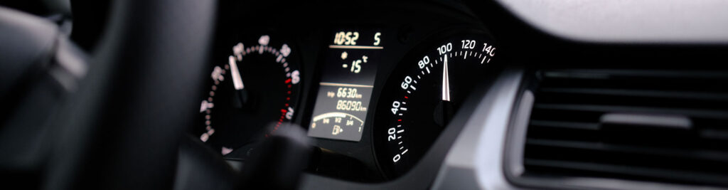 Kilometerstand beim Gebrauchtwagen: Worauf man beim Kilometerstand achten sollte und wie er die Fahrzeugbewertung beeinflusst.