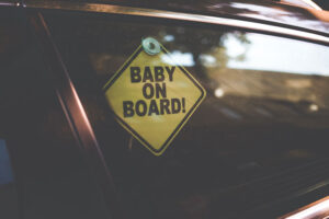 Kindersicherheit im Auto: Richtlinien und Produkte für maximale Sicherheit