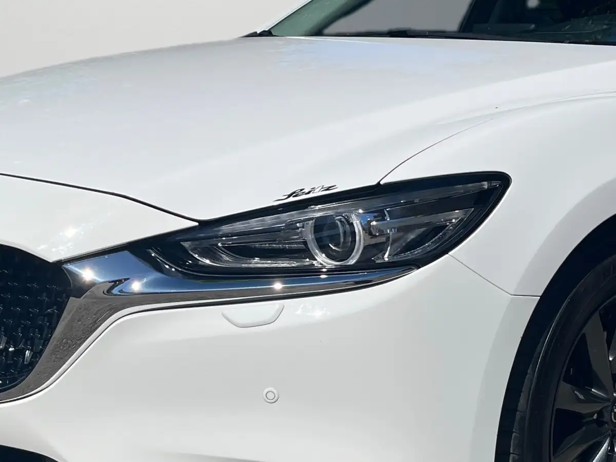 Mazda 6, Kombi, Benzin, Schaltgetriebe, Weiß