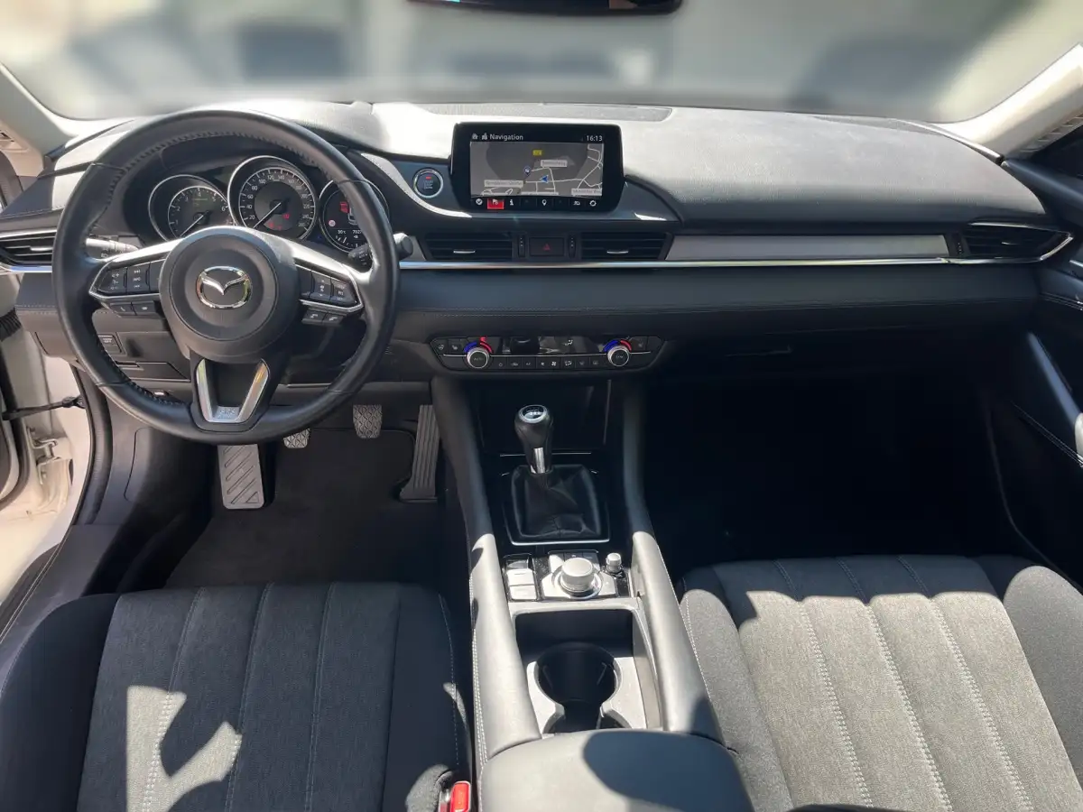 Mazda 6, Kombi, Benzin, Schaltgetriebe, Weiß