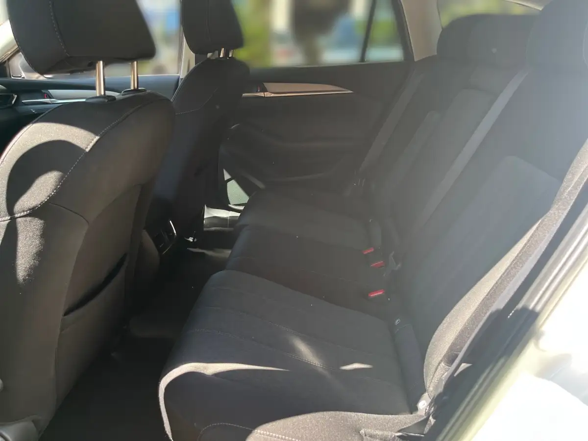 Mazda 6, Kombi, Benzin, Schaltgetriebe, Weiß
