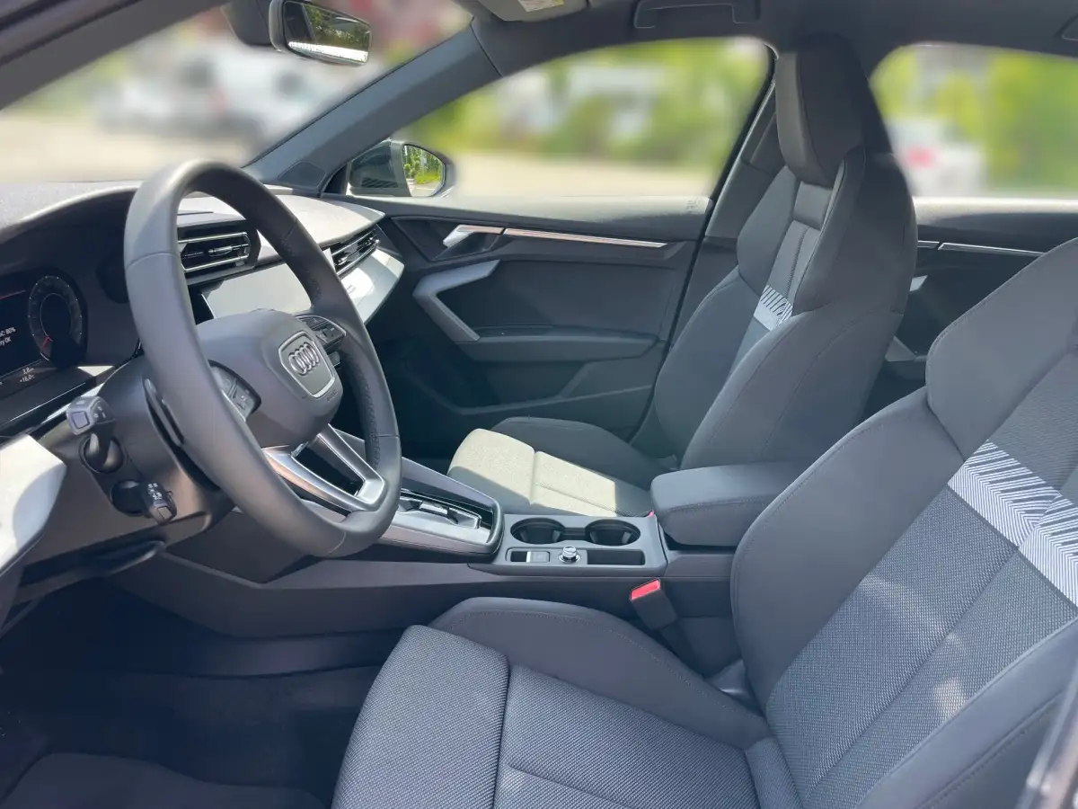 Audi A3, Limousine, Benzin, Automatik, Schwarz