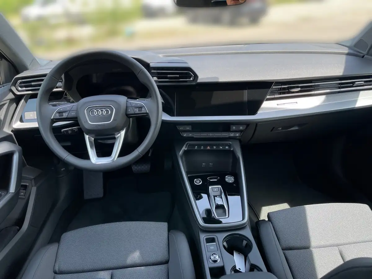 Audi A3, Limousine, Benzin, Automatik, Schwarz