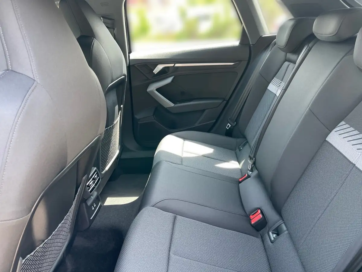 Audi A3, Limousine, Benzin, Automatik, Schwarz