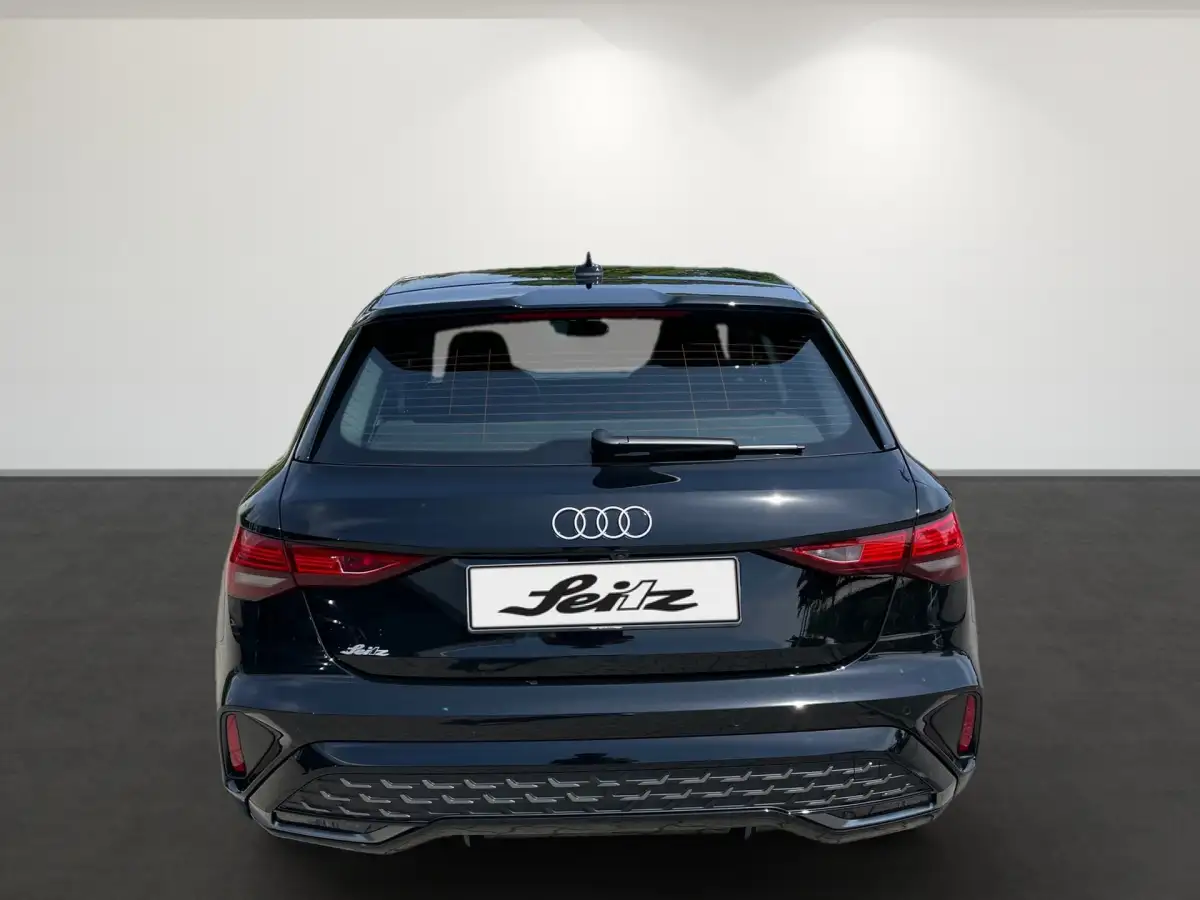 Audi A3, Limousine, Benzin, Automatik, Schwarz