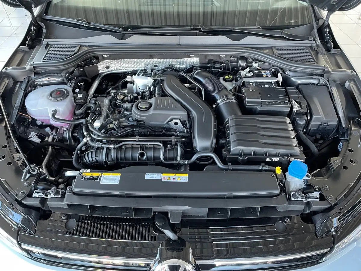 Volkswagen Golf, Limousine, Benzin, Automatik, Silber