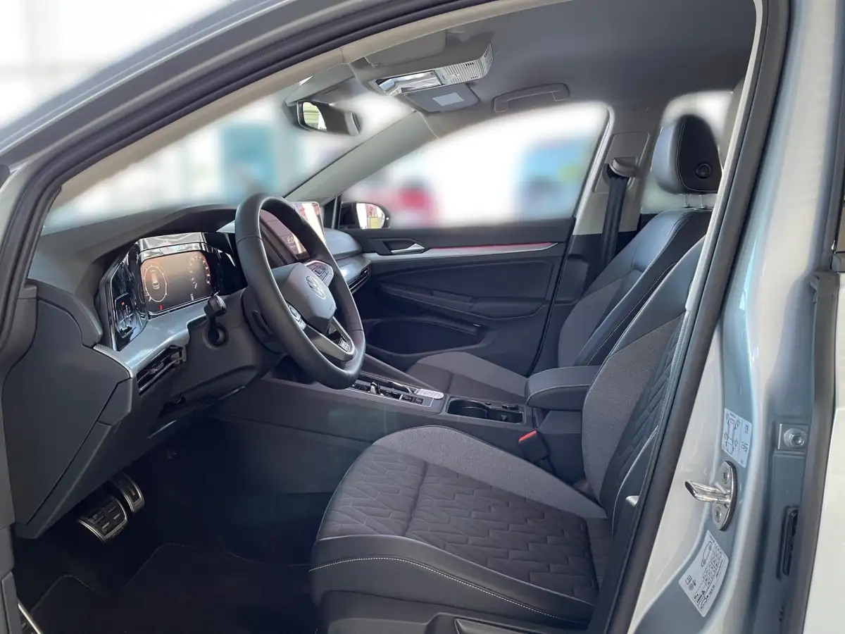 Volkswagen Golf, Limousine, Benzin, Automatik, Silber