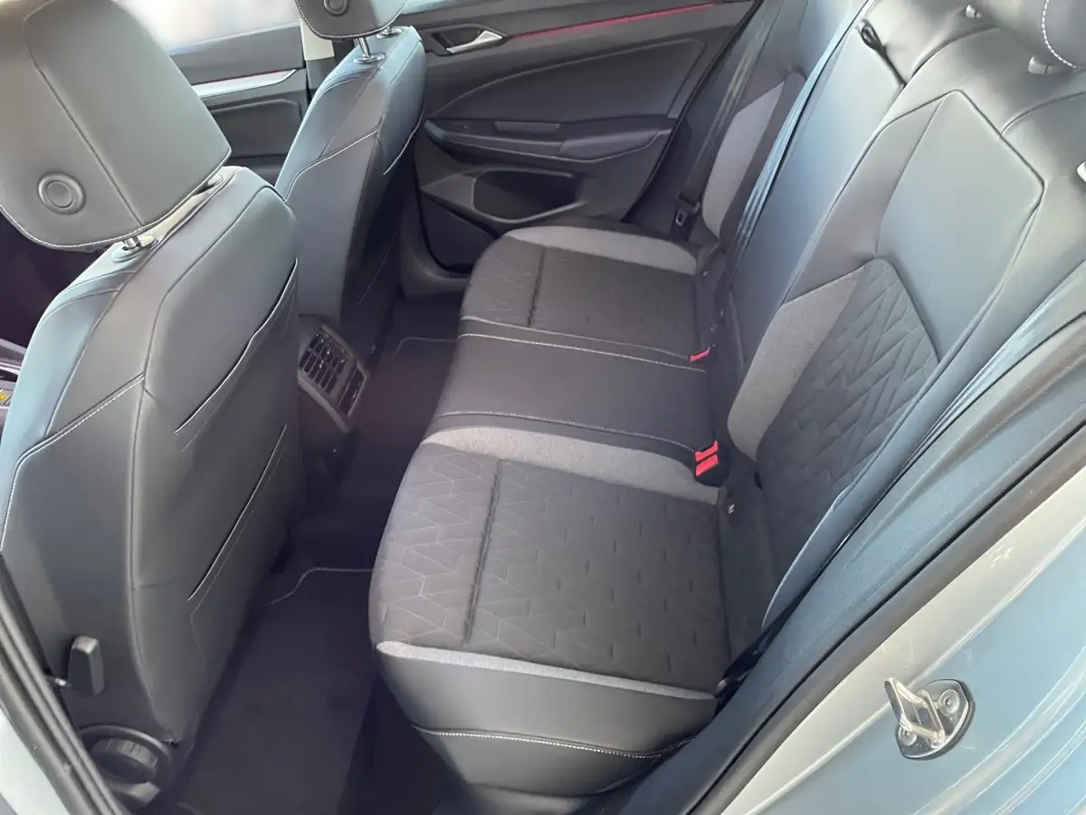 Volkswagen Golf, Limousine, Benzin, Automatik, Silber