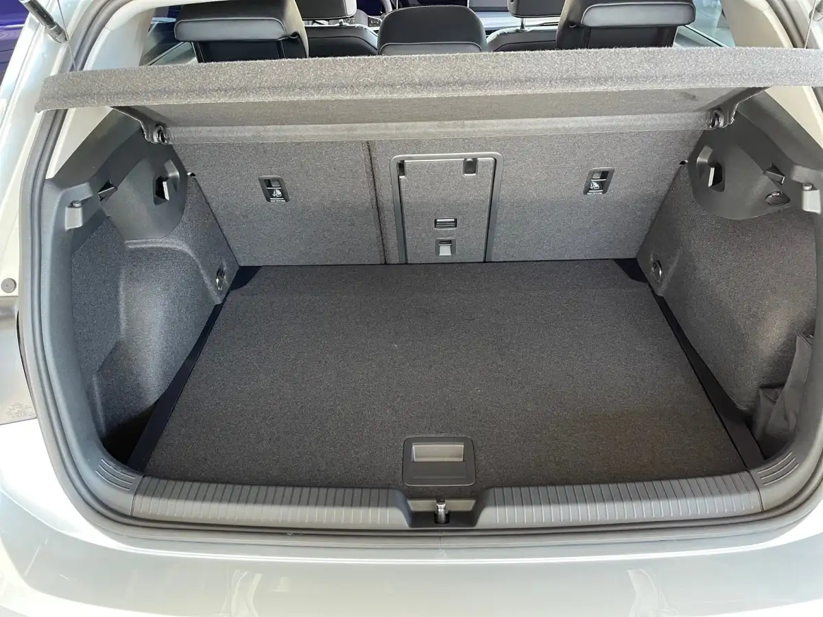 Volkswagen Golf, Limousine, Benzin, Automatik, Silber
