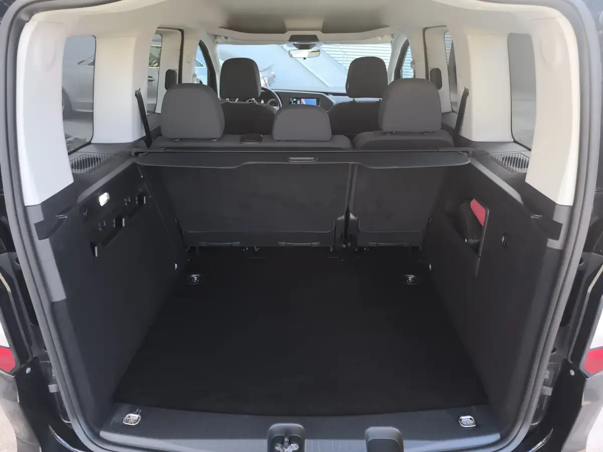 Volkswagen Caddy, Van/Kleinbus, Diesel, Schaltgetriebe, Schwarz