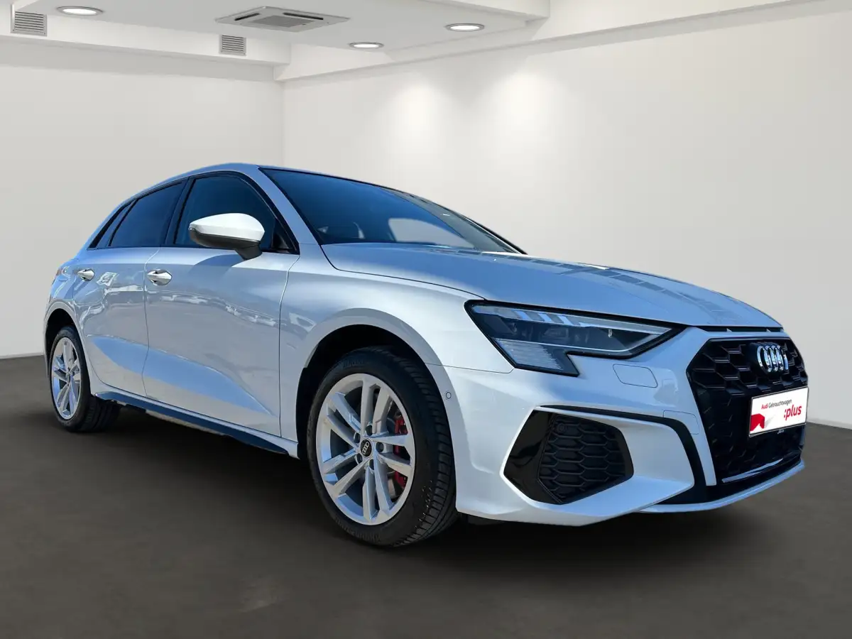 Audi A3, Limousine, Hybrid (Benzin/Elektro), Automatik, Weiß