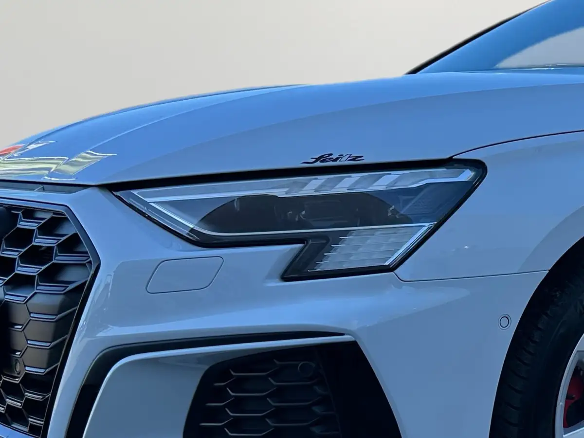 Audi A3, Limousine, Hybrid (Benzin/Elektro), Automatik, Weiß