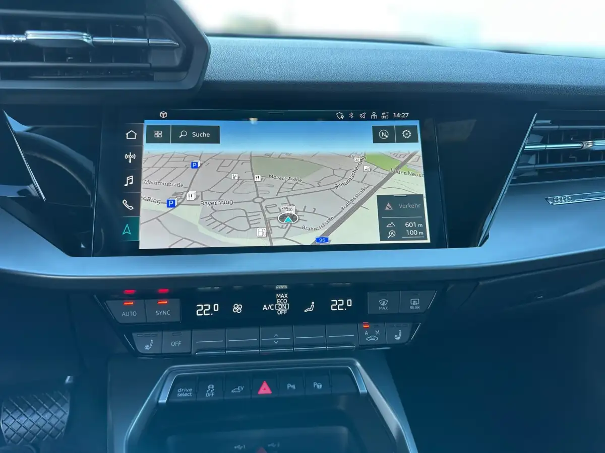 Audi A3, Limousine, Hybrid (Benzin/Elektro), Automatik, Weiß