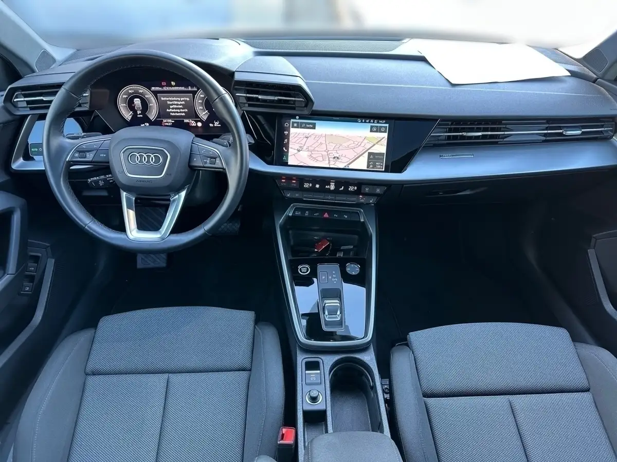 Audi A3, Limousine, Hybrid (Benzin/Elektro), Automatik, Weiß