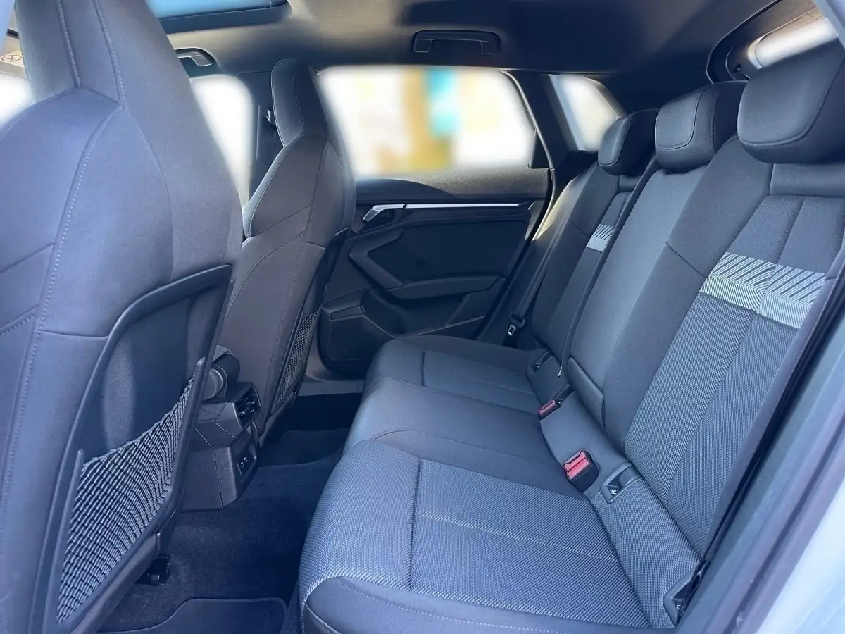 Audi A3, Limousine, Hybrid (Benzin/Elektro), Automatik, Weiß