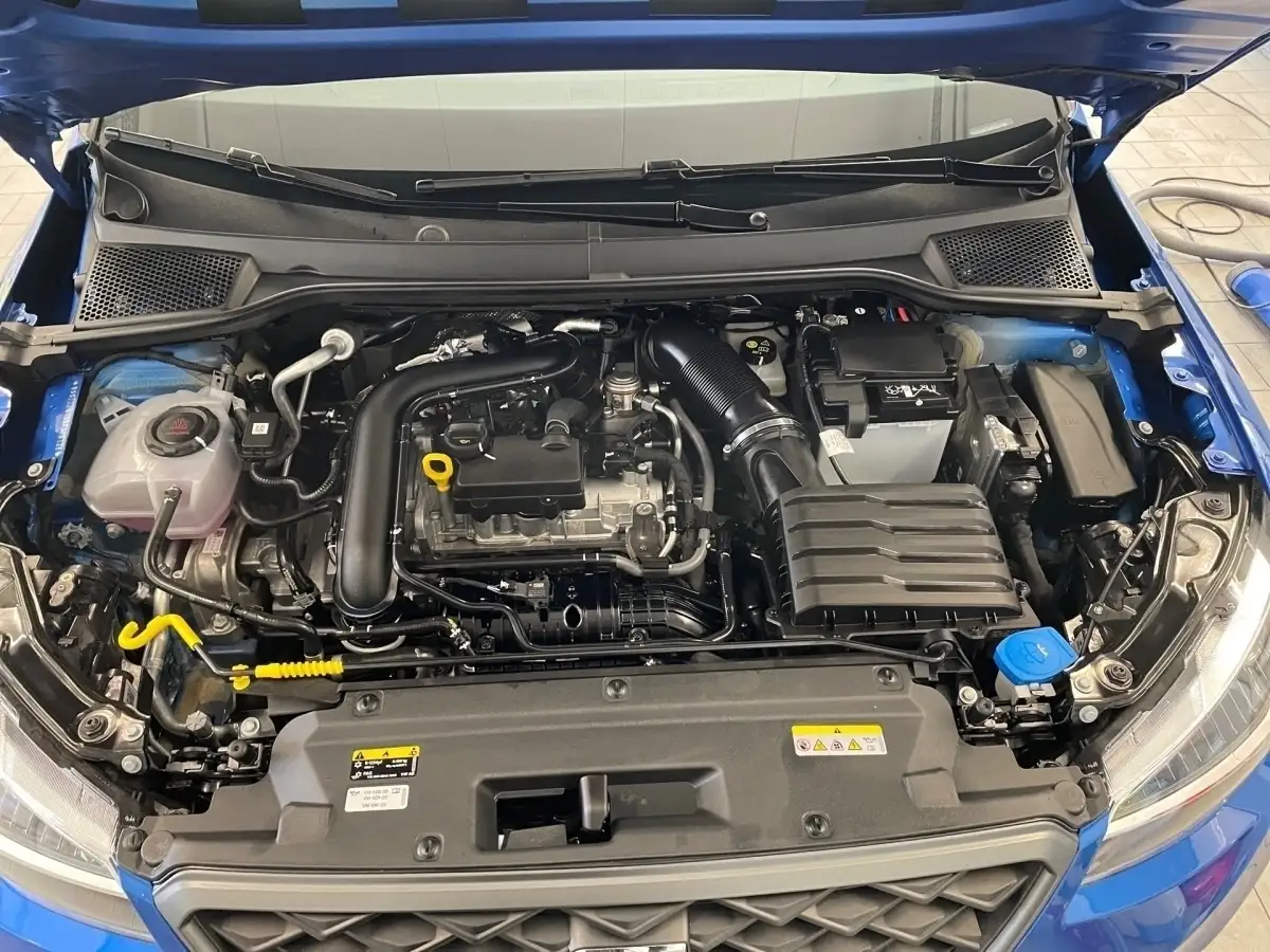Seat Arona, SUV/Geländewagen/Pickup, Benzin, Automatik, Blau