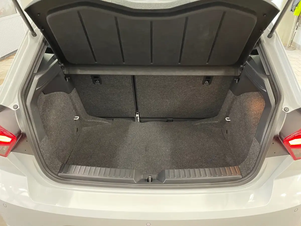 Seat Ibiza, Limousine, Benzin, Automatik, Weiß