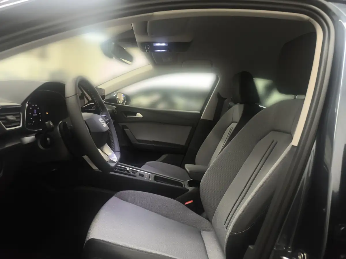 Seat Leon, Limousine, Benzin, Automatik, Grau