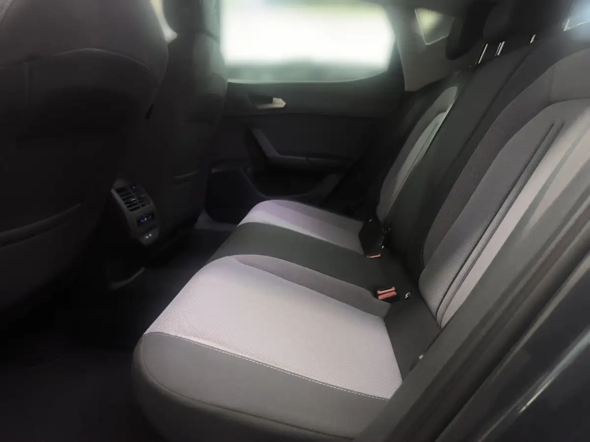 Seat Leon, Limousine, Benzin, Automatik, Grau