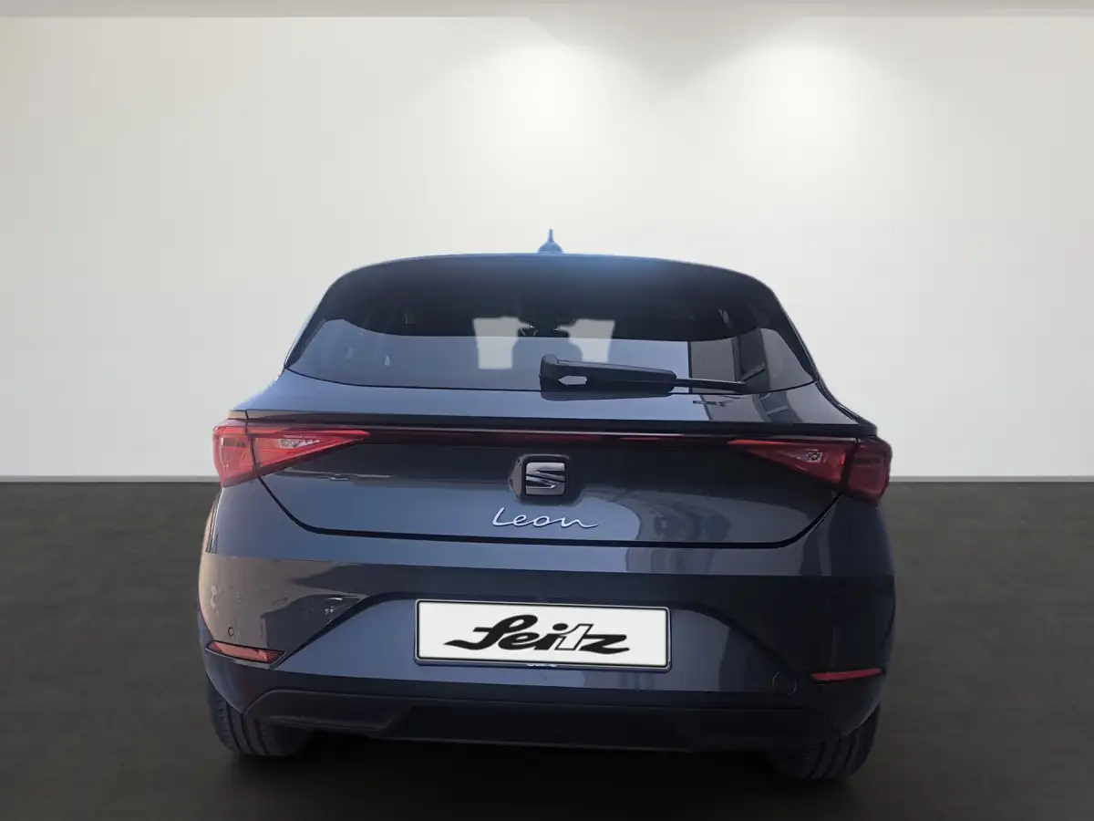 Seat Leon, Limousine, Benzin, Automatik, Grau