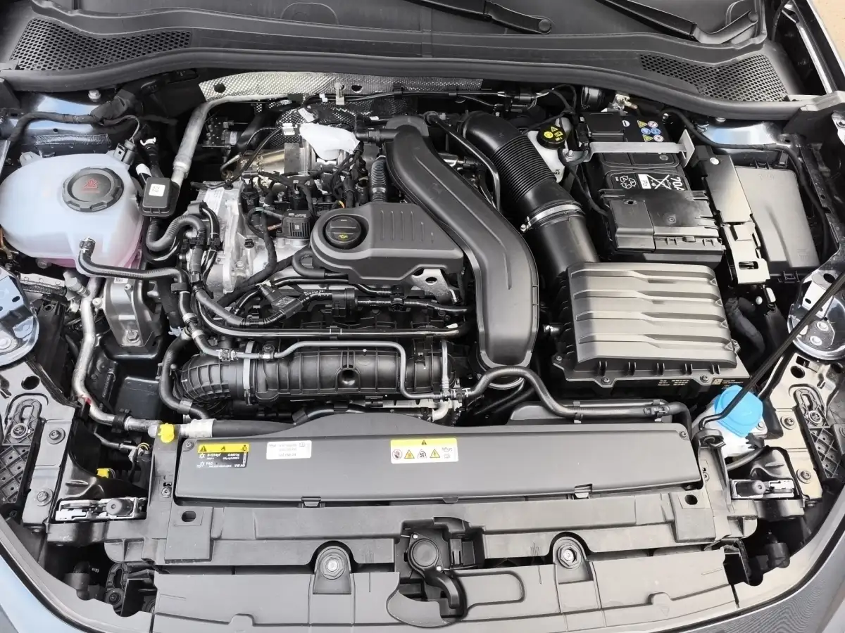 Seat Leon, Limousine, Benzin, Schaltgetriebe, Grau