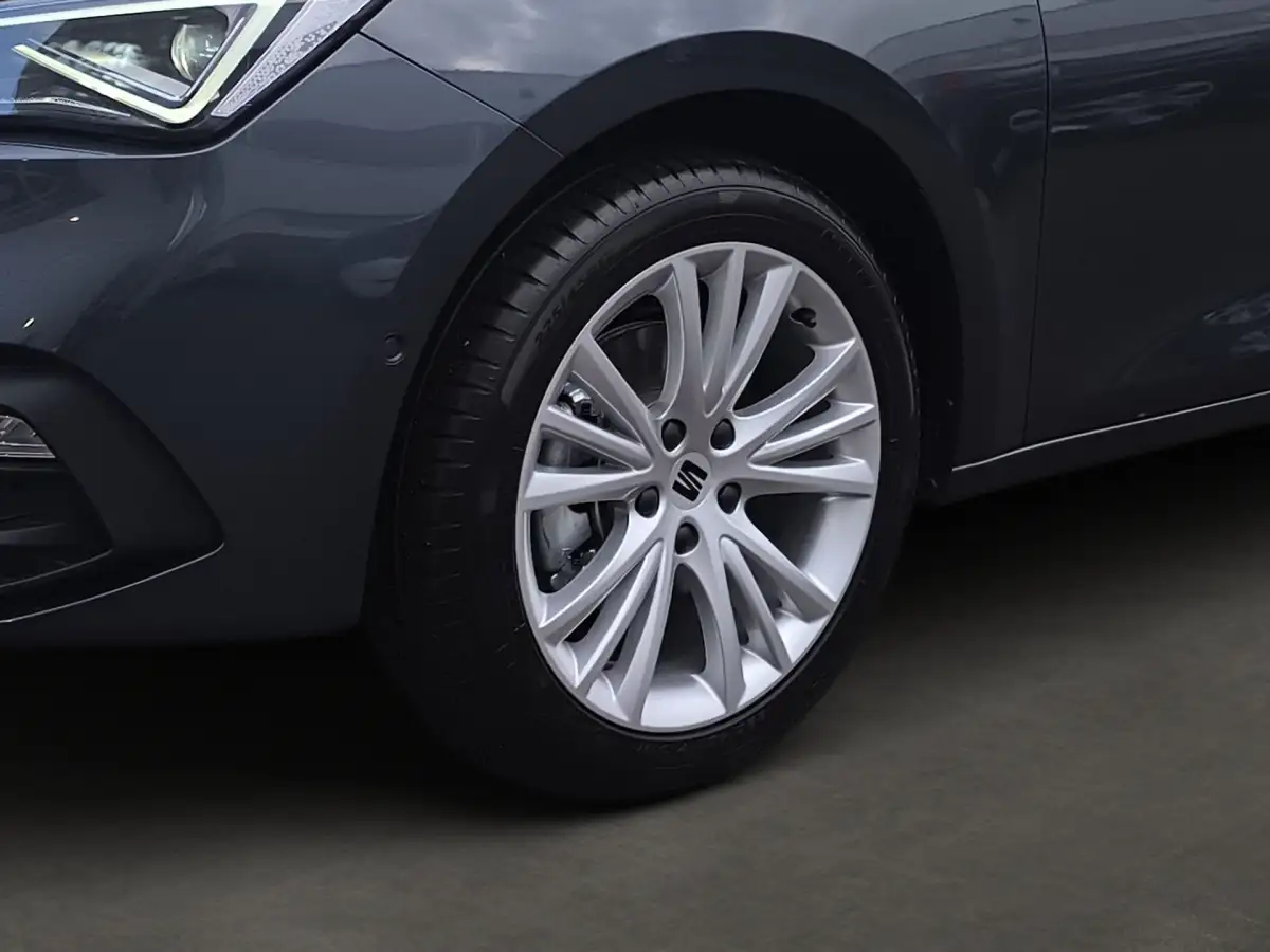 Seat Leon, Limousine, Benzin, Schaltgetriebe, Grau