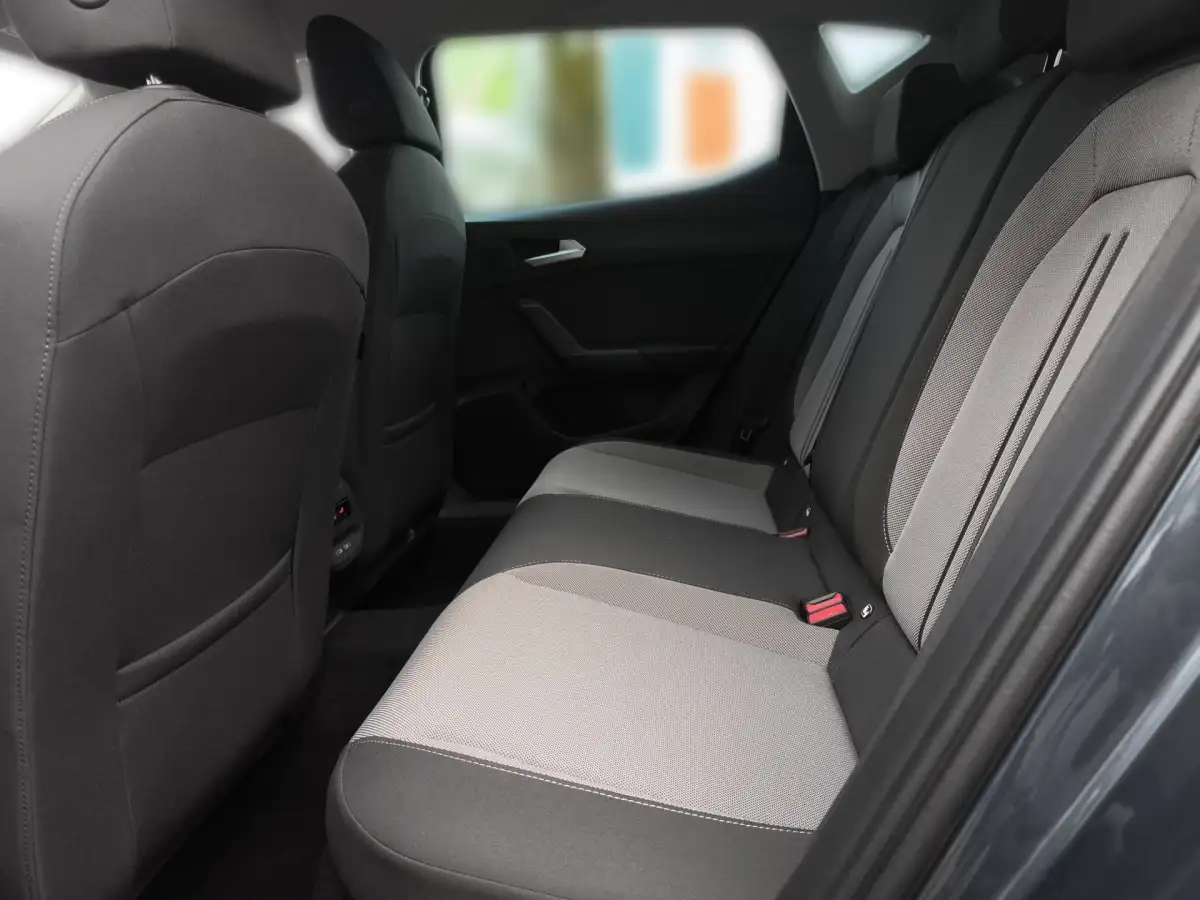 Seat Leon, Limousine, Benzin, Schaltgetriebe, Grau