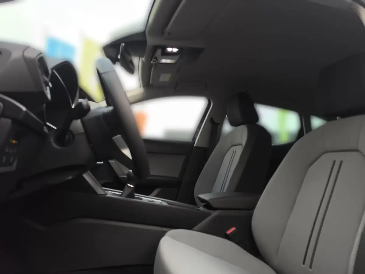 Seat Leon, Limousine, Benzin, Schaltgetriebe, Grau