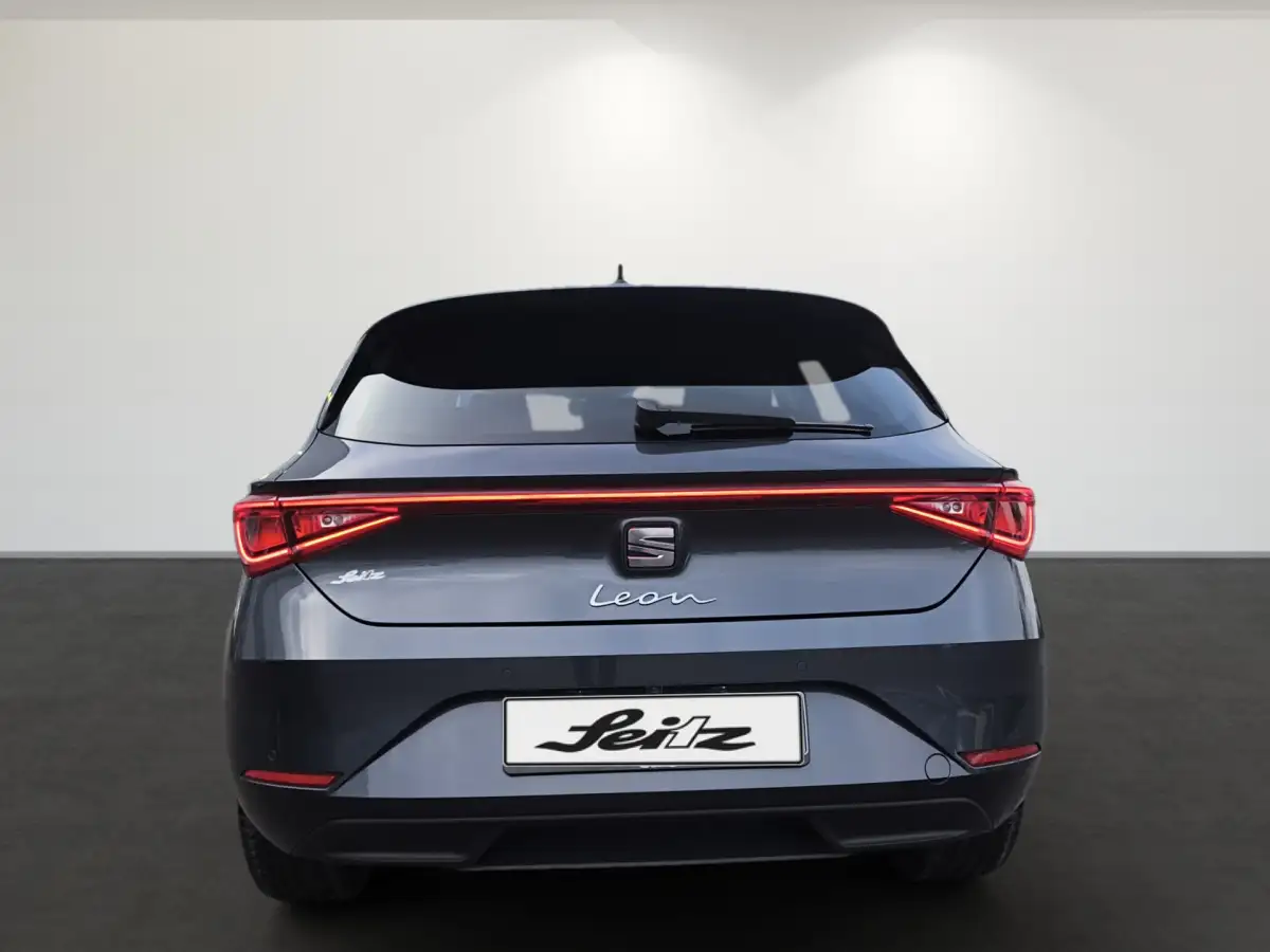 Seat Leon, Limousine, Benzin, Schaltgetriebe, Grau