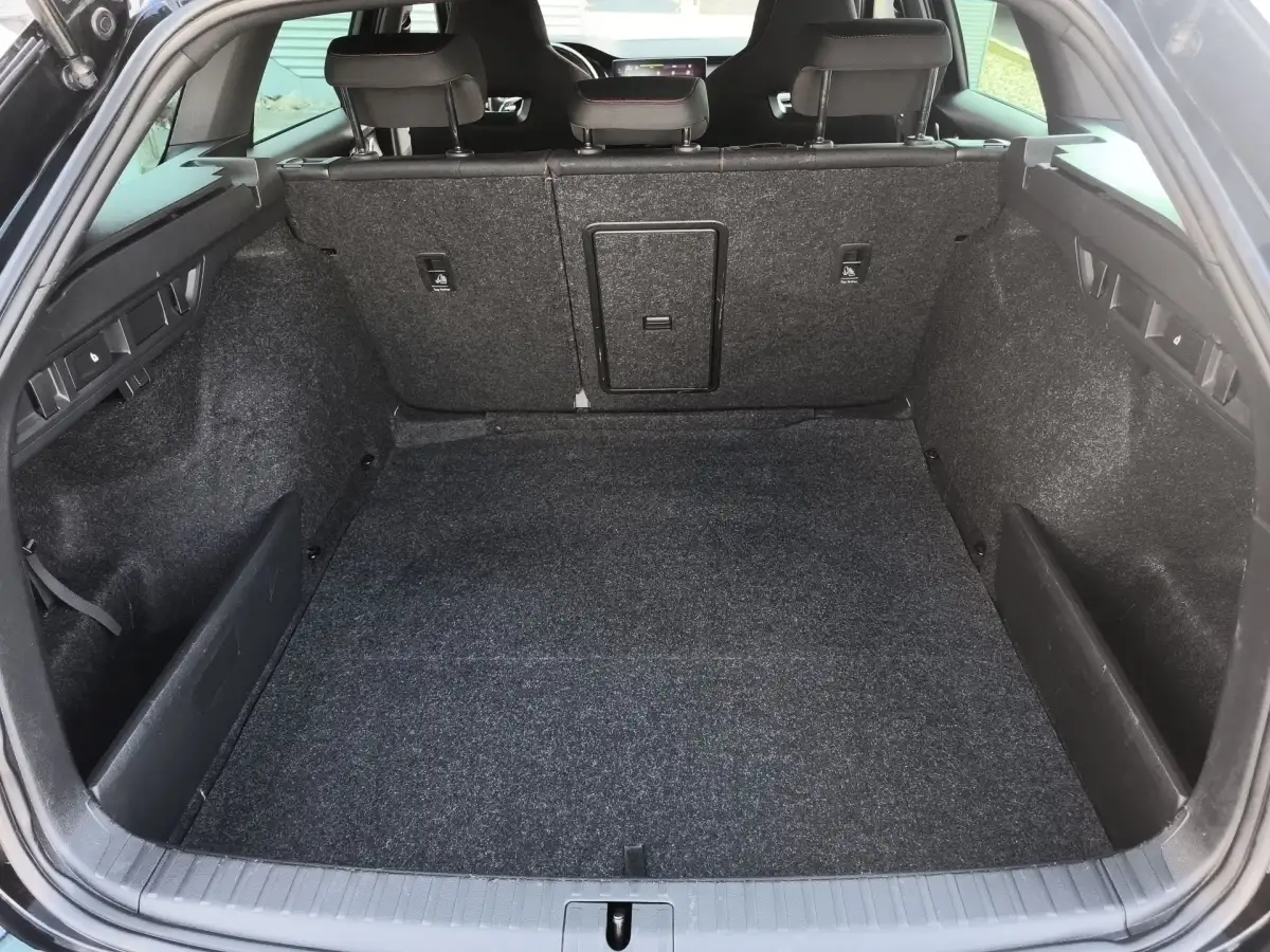 Skoda Octavia, Kombi, Diesel, Automatik, Schwarz