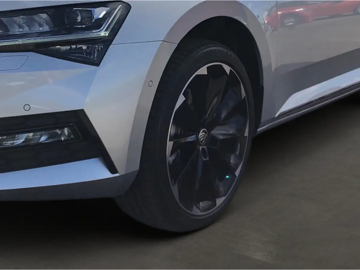 Skoda Superb, Kombi, Benzin, Automatik, Silber