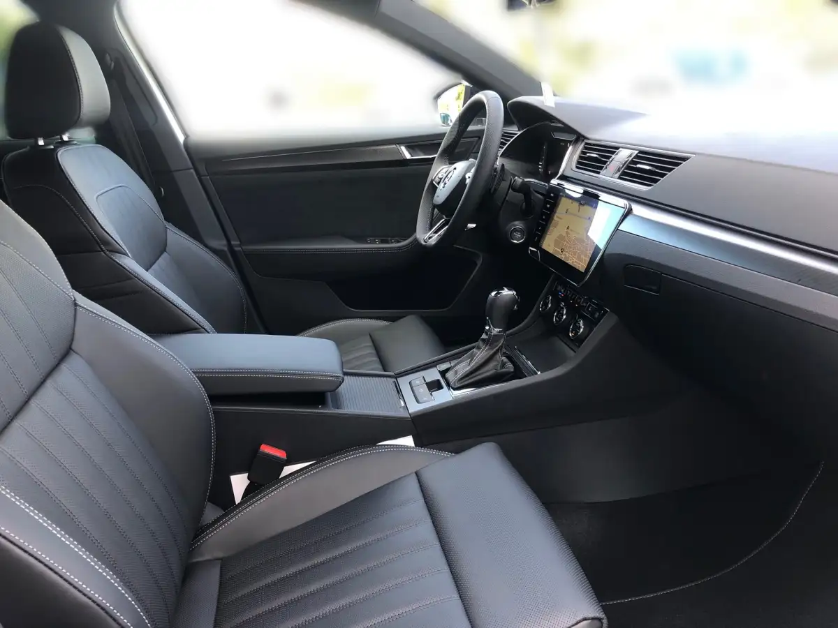 Skoda Superb, Kombi, Benzin, Automatik, Silber