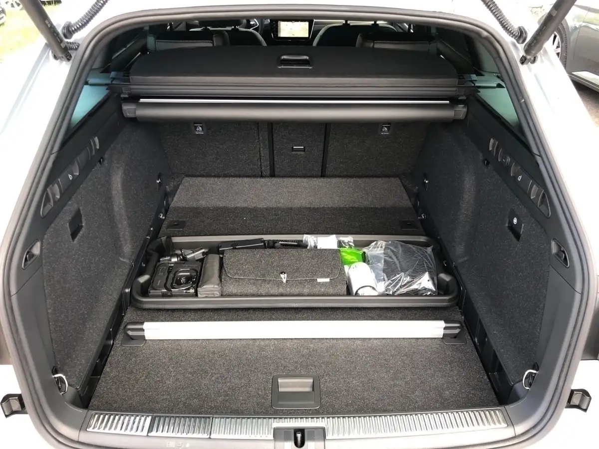 Skoda Superb, Kombi, Benzin, Automatik, Silber