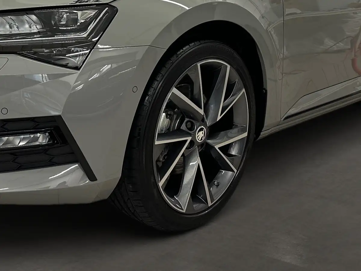 Skoda Superb, Kombi, Diesel, Automatik, Grau