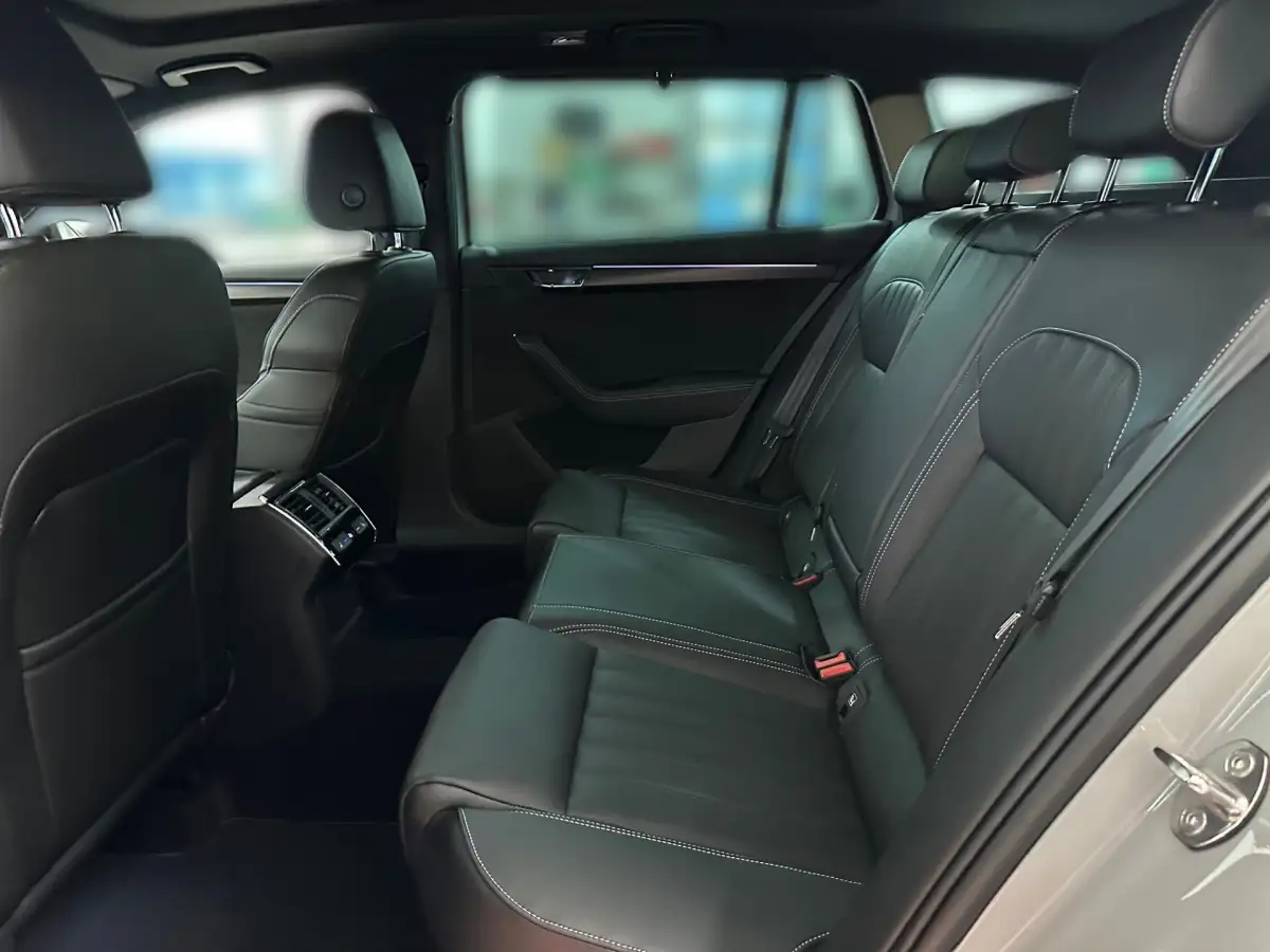 Skoda Superb, Kombi, Diesel, Automatik, Grau