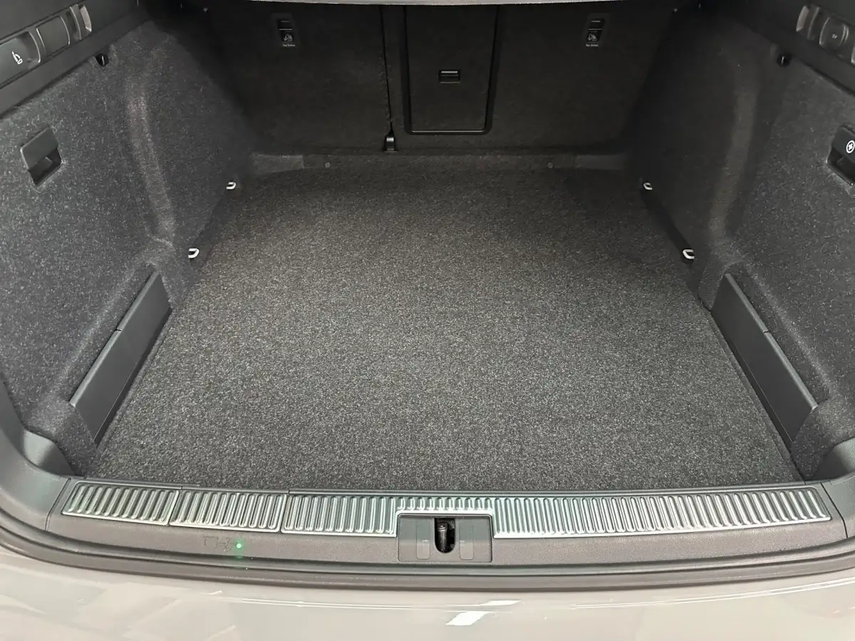 Skoda Superb, Kombi, Diesel, Automatik, Grau