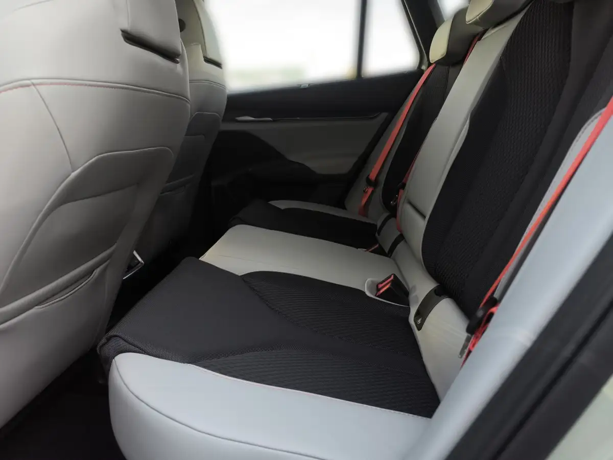 Skoda Elroq, SUV/Geländewagen/Pickup, Elektro, Automatik, Grün