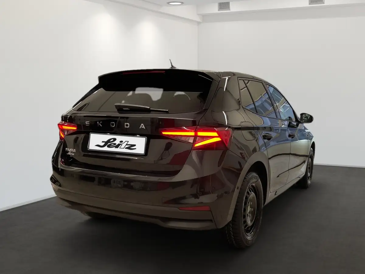Skoda Fabia, Limousine, Benzin, Schaltgetriebe, Schwarz