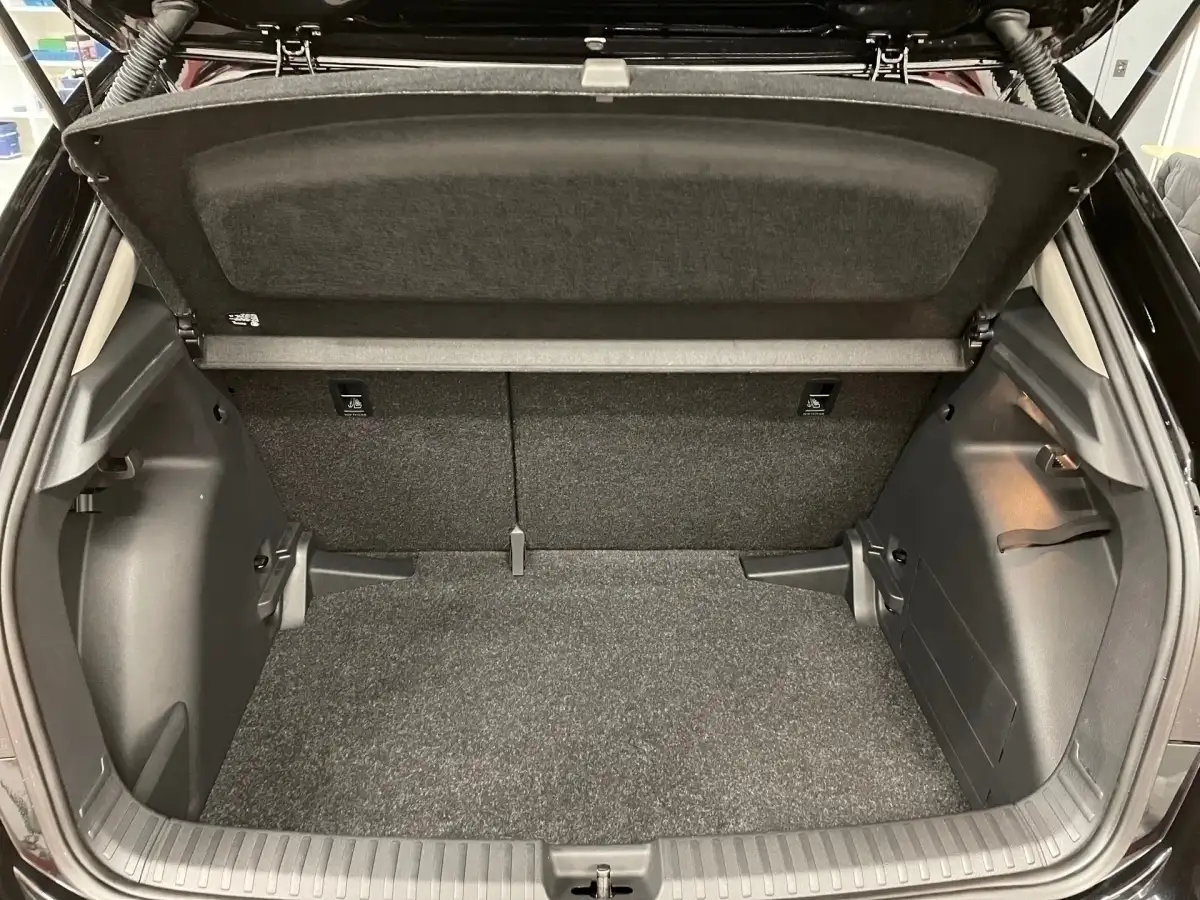 Skoda Fabia, Limousine, Benzin, Schaltgetriebe, Schwarz