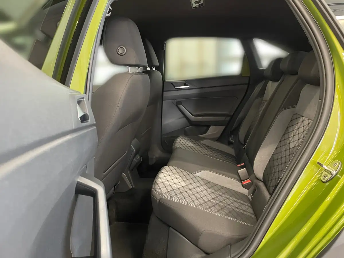 Volkswagen Taigo, SUV/Geländewagen/Pickup, Benzin, Automatik, Schwarz