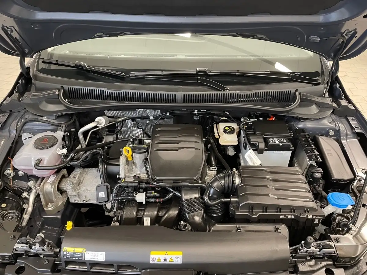 Volkswagen Polo, Kleinwagen, Benzin, Schaltgetriebe, Grau