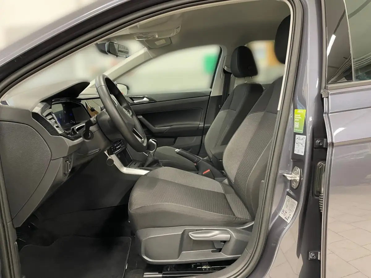 Volkswagen Polo, Kleinwagen, Benzin, Schaltgetriebe, Grau