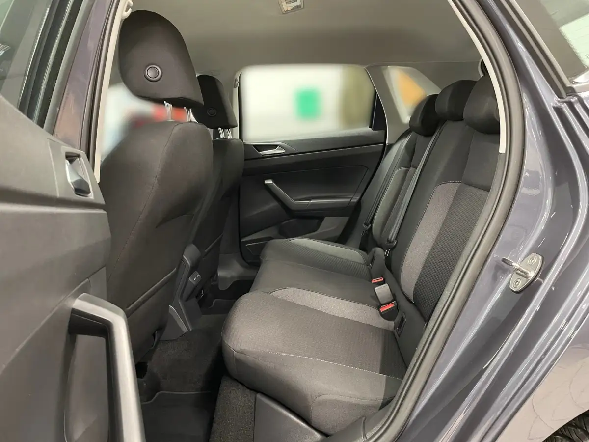 Volkswagen Polo, Kleinwagen, Benzin, Schaltgetriebe, Grau