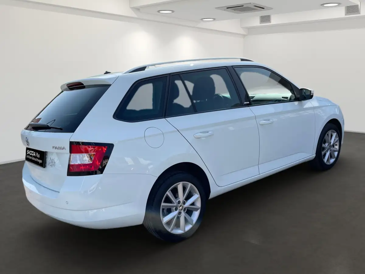 Skoda Fabia, Kombi, Benzin, Automatik, Weiß