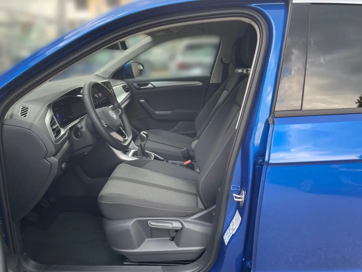 Volkswagen T-Roc, SUV/Geländewagen/Pickup, Benzin, Schaltgetriebe, Blau
