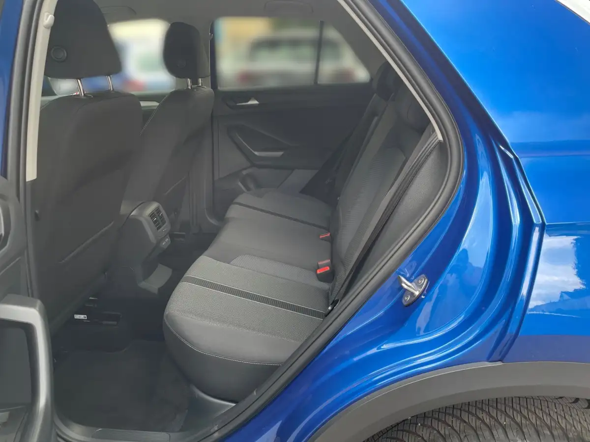 Volkswagen T-Roc, SUV/Geländewagen/Pickup, Benzin, Schaltgetriebe, Blau