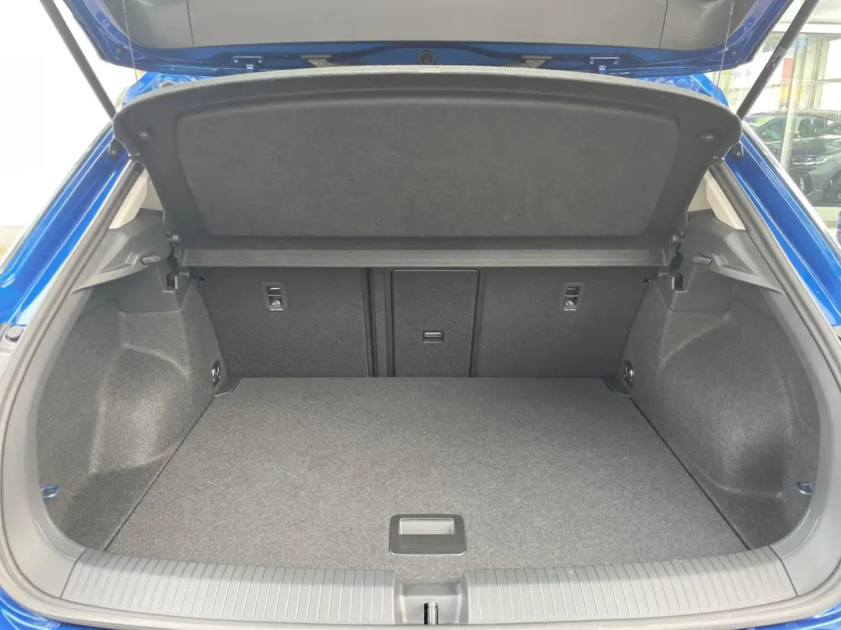 Volkswagen T-Roc, SUV/Geländewagen/Pickup, Benzin, Schaltgetriebe, Blau
