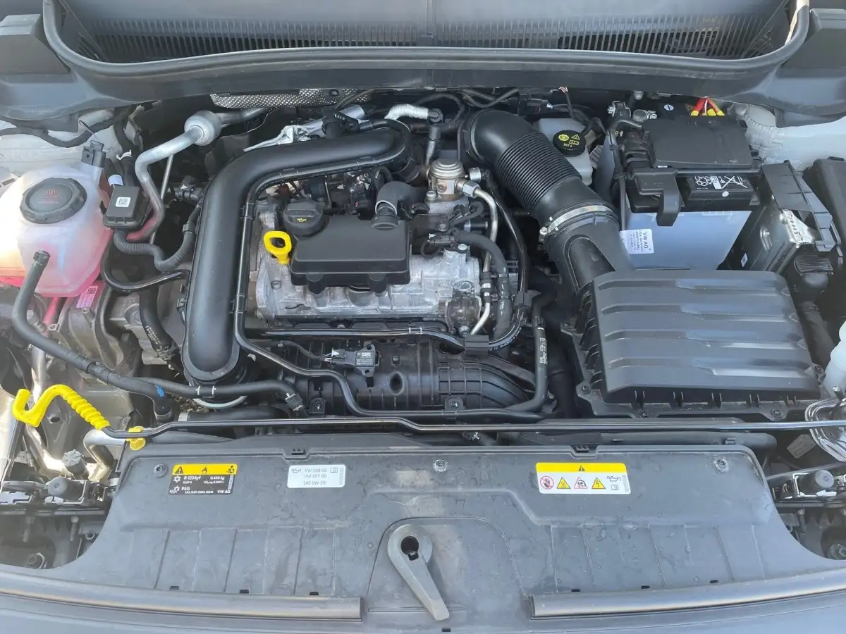 Volkswagen T-Cross, SUV/Geländewagen/Pickup, Benzin, Automatik, Grau