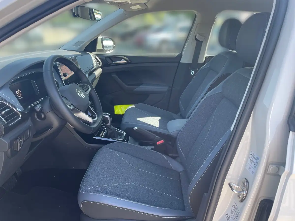 Volkswagen T-Cross, SUV/Geländewagen/Pickup, Benzin, Automatik, Grau
