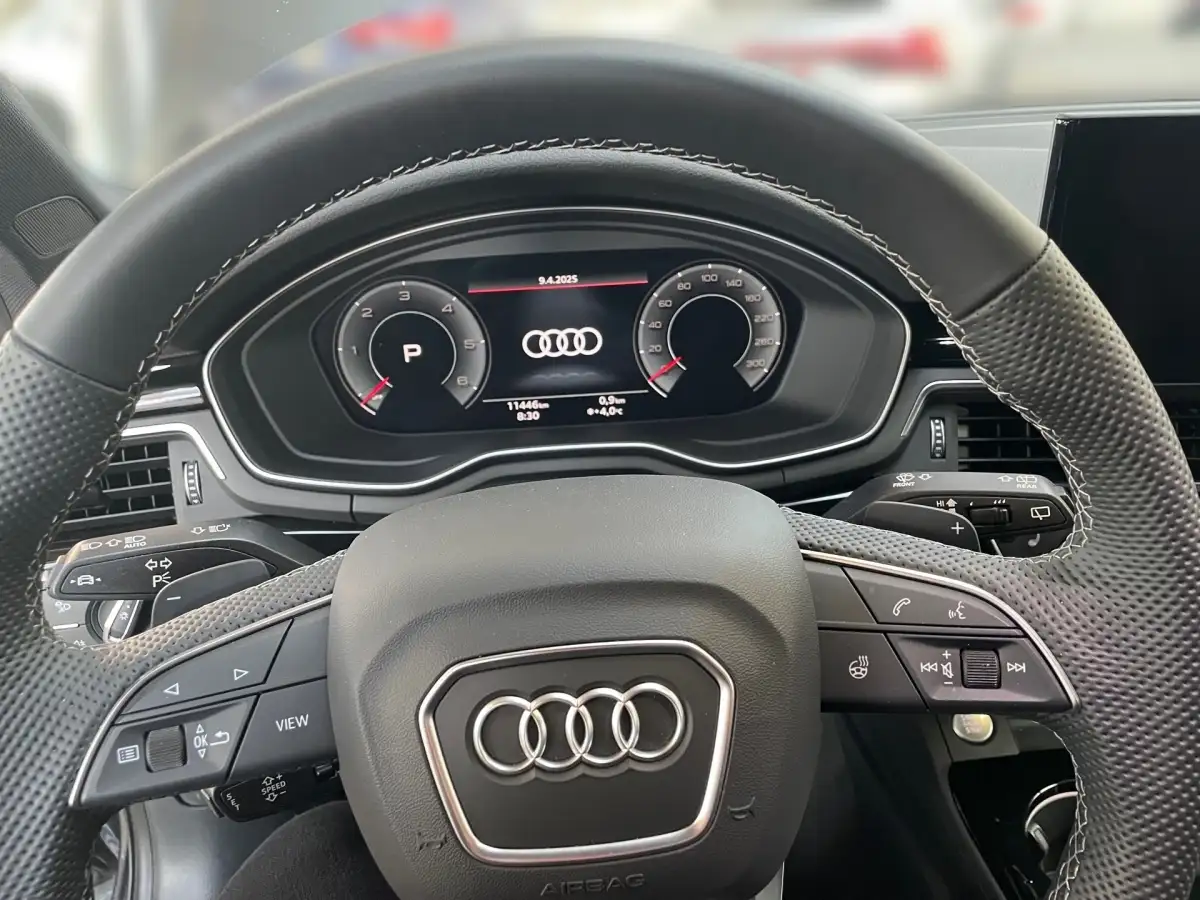 Audi A4, Kombi, Diesel, Automatik, Grau